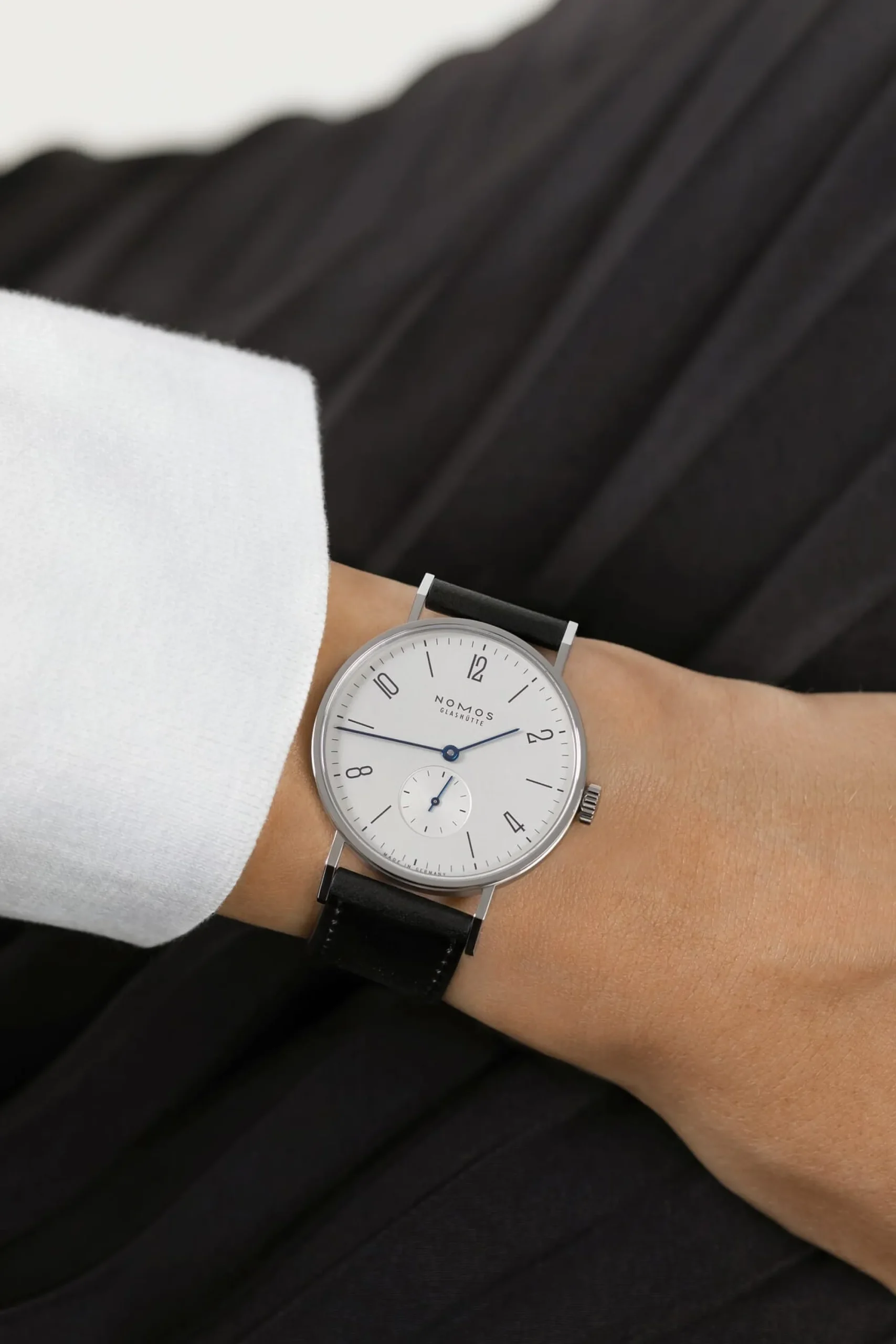 Armbanduhren * NOMOS Glashütte Armbanduhr Tangente Ø 35 mm Handaufzug