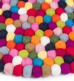 Teppiche * myfelt Filzkugelteppich